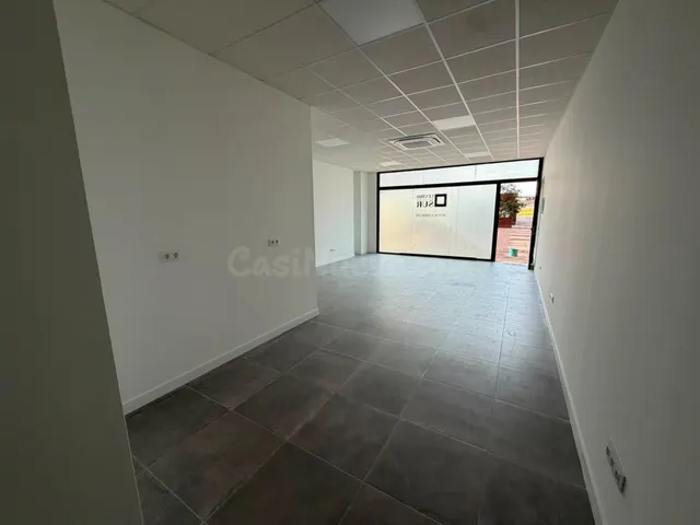 Local comercial de Lujo en Alquiler en el Centro de Negocios - foto 2