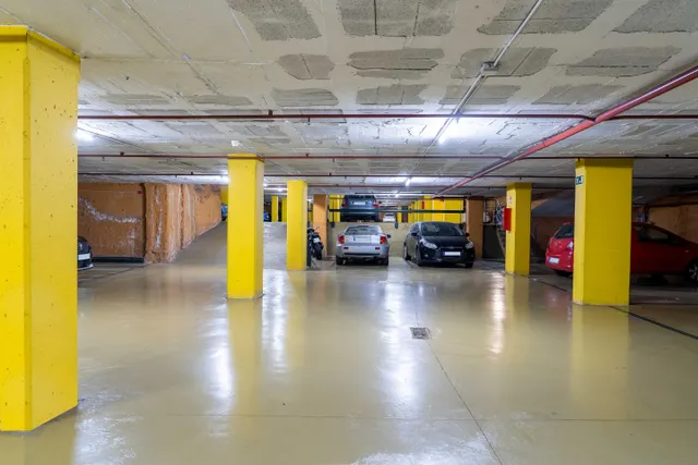 Parking de moto 2m² en alquiler - Les Corts — 16