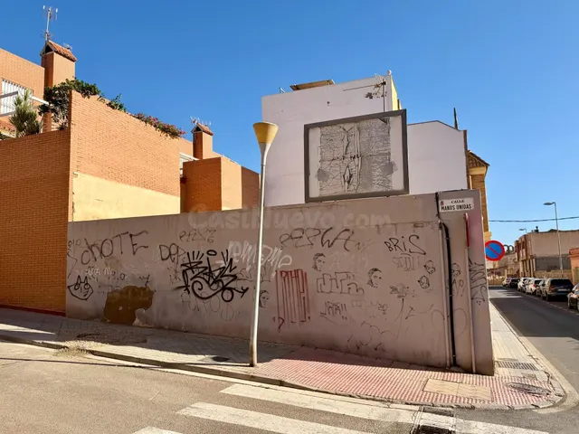 DOS INMUEBLES EN ESQUINA PARA CONSTRUIR TU CASA EN ALMERÍA – 103 m2 DE PARCELA — 4