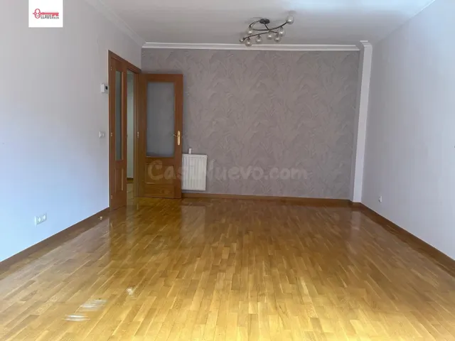 PISO SEMINUEVO JUNTO A CORREOS - foto 5