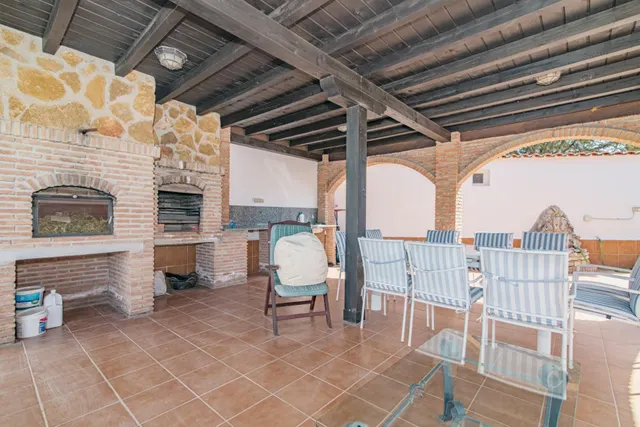 ¡Oportunidad Única! Se Vende Magnífica Casa en Esquina con Amplia Parcela — 37