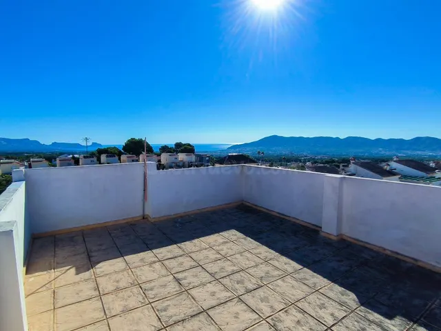 Gran chalet independiente de 5 dorm. en zona Av. Coloma La N - foto 2