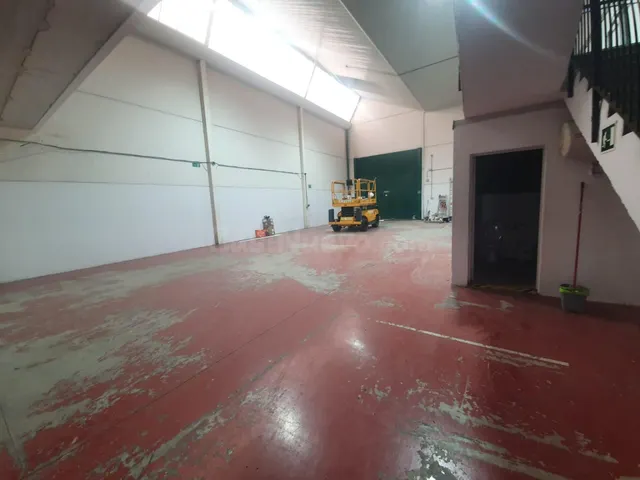 ESTUPENDA NAVE EN LA NEGRILLA EN ALQUILER - foto 3