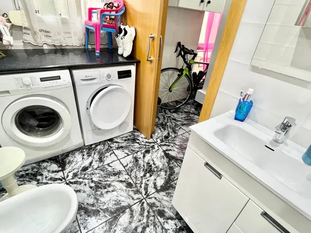 Amplio y Luminoso Piso en Can Rull, Sabadell por solo €329.000 — 27