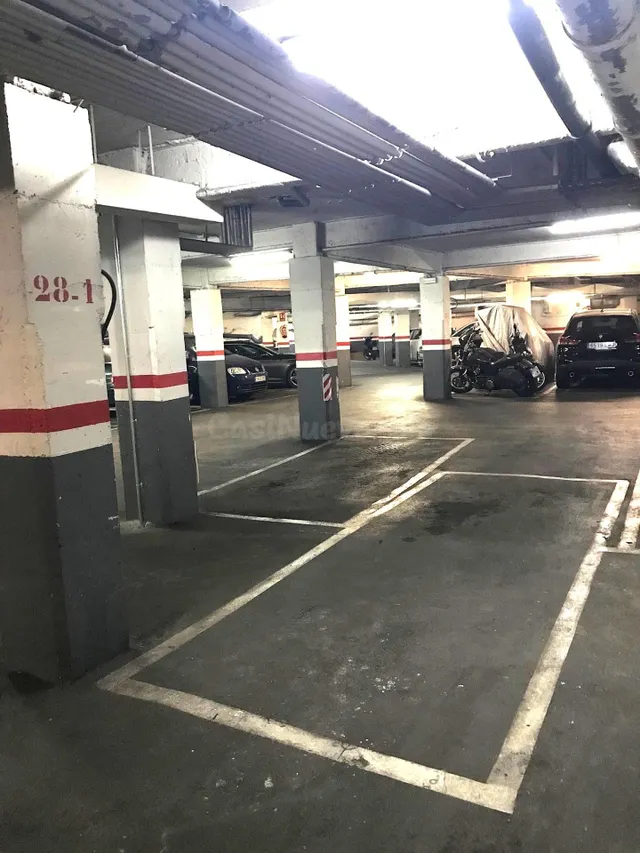 PLAZA DE PARKING PARA COCHE MEDIANO EN LA CALLE CALABRIA TOC - foto 2
