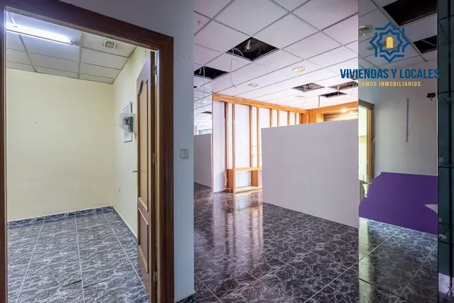 Local comercial en Pajaritos. — 24