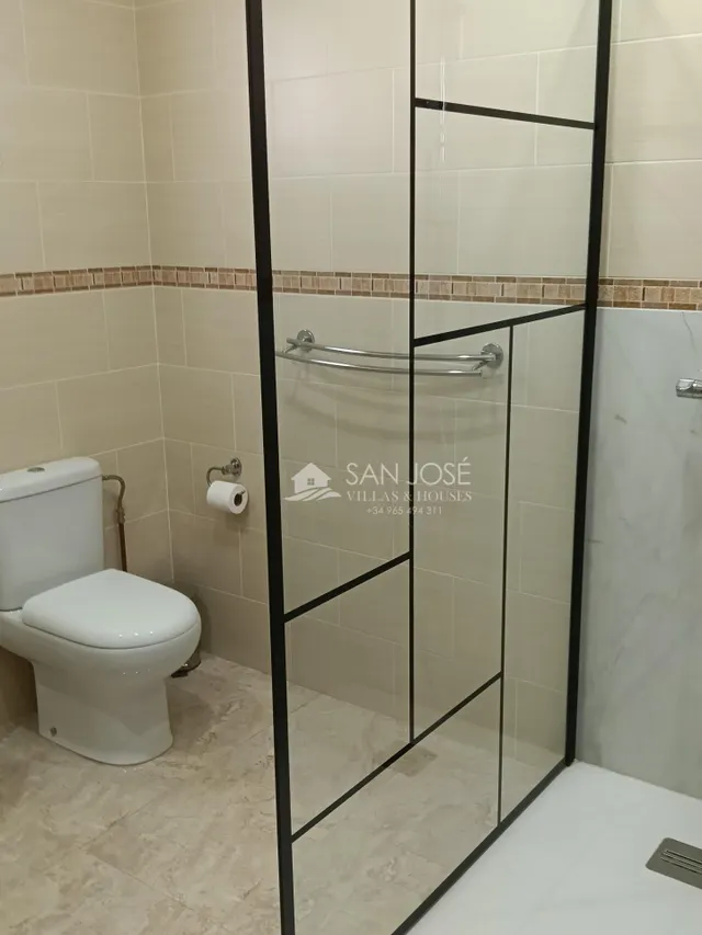 SE VENDE CHALET CON PISCINA EN BUEN ESTADO EN ASPE — 47