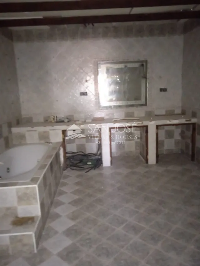 VENTA DE CASA EN UNA BONITA ZONA DE CREVILLENTE — 8