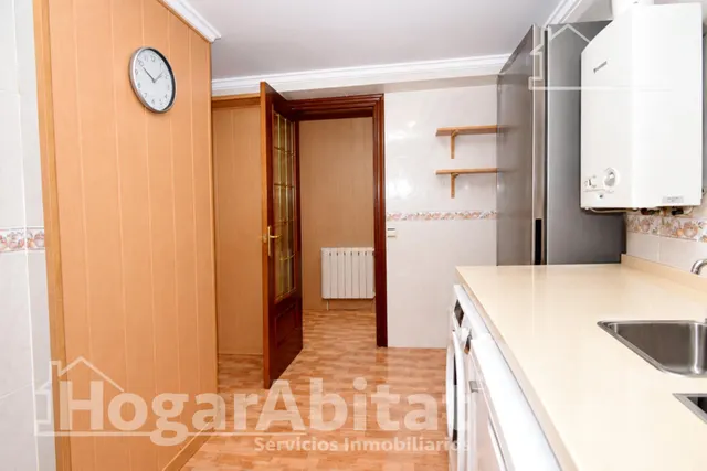 Luz natural y amplitud en este piso esquinero con dos balcones, ascensor y trastero a 100 metros de la playa — 7