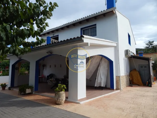 OPORTUNIDAD AMPLIO CHALET CON PISCINA MUY PRÓXIMO A LA POBLACION DE ONTINYENT — 2