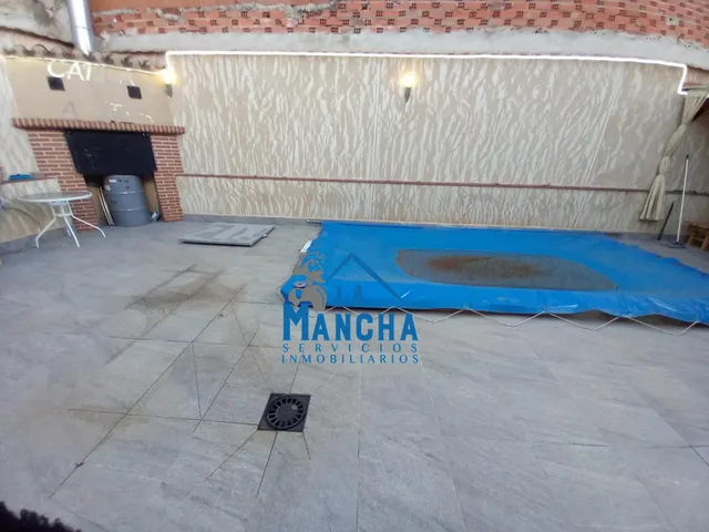 INMOBILIARIA LA MANCHA VENDE CASA BAJA CON TERRAZA Y PISCINA EN MADRIGUERAS ( ALBACETE ). — 19