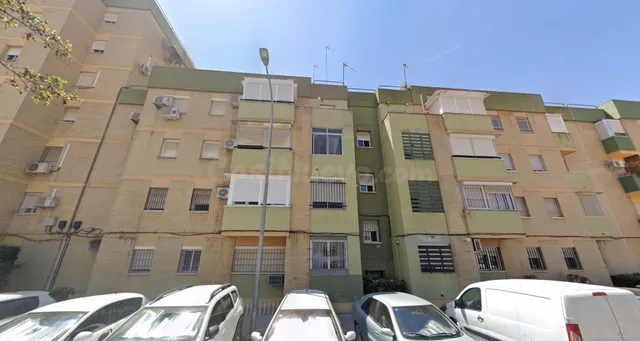 Inmueble Ocupado-Sin Posesión. Piso en venta en Pino Montano - foto 2