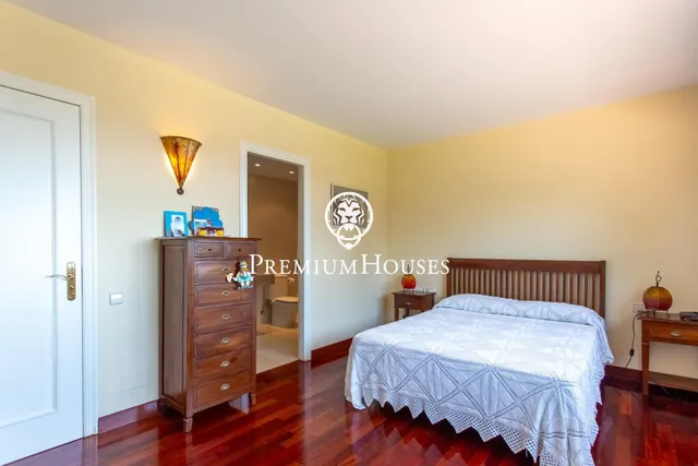 Exclusiva casa con jardín, piscina y espectaculares vistas al mar en Sant Andreu de Llavaneres — 41