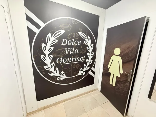 ¡Tu negocio en el foco de atención! Local comercial de 97 m2 muy luminoso en Carolinas Bajas — 20