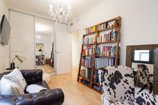 Amplio Piso en Venta en el Corazón de Almería — 33