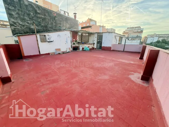 AMPLIA CASA CON TERRAZA Y GARAJE CERCA DE LA PLAYA DE SAGUNT - foto 2