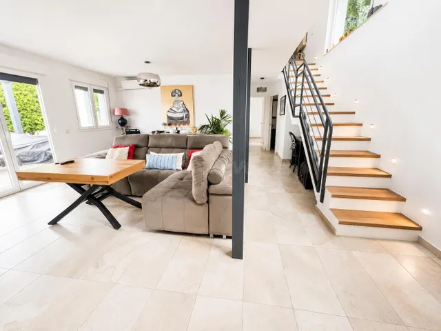 Casa 5 habitaciones 287m² en venta - Oromana - foto 3