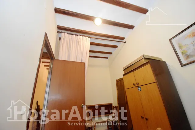 ¡Hazla a tu gusto! Gran casa para reformar con terraza y balcón, cerca del ayuntamiento — 32