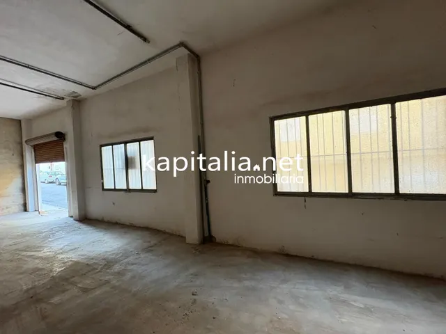 LOCAL CON MUCHAS POSIBILIDADES A LA VENTA EN VALLADA — 3