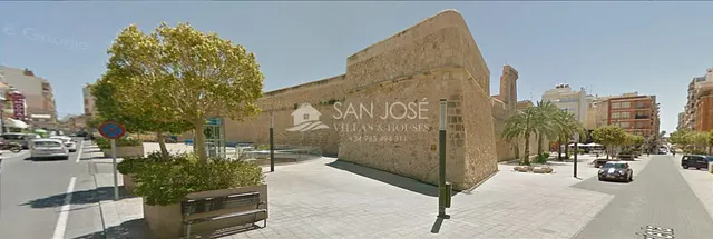 VENTA DE BAJO COMERCIAL CON GARAJE PRIVADO Y PRIMERA PLANTA EN EL CENTRO DE SANTA POLA — 6