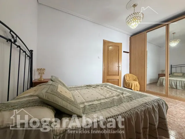 Espacio y luminosidad con infinitas posibilidades en este amplio piso exterior con balcón y trastero — 14