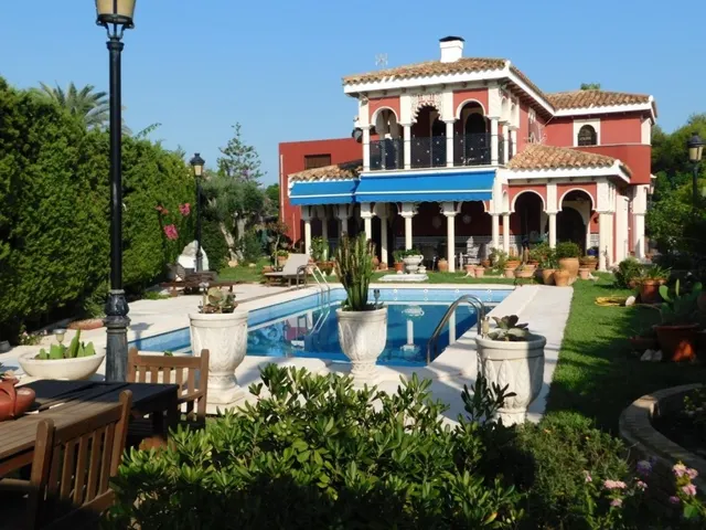 Venta - villa de lujo - Torrevieja - 6 dormitorios - 5 baños - 328 m2 - parcela 1066 m2 - piscina - garaje — 42
