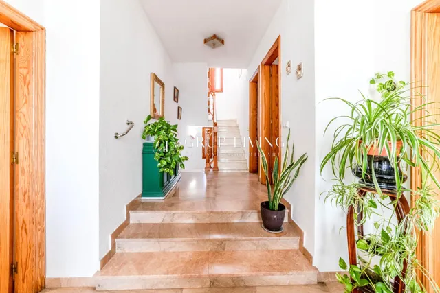 ELEGANTE CASA ESQUINERA DE ESTILO INGLÉS CON VISTAS AL MAR — 10