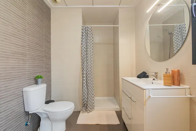 vivienda con piscina, plaza de garaje, terraza, 3 habitaciones y 2 baños — 9
