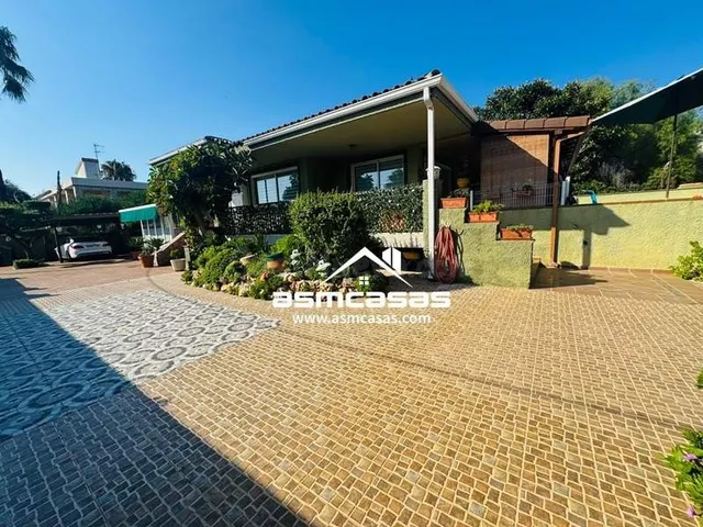 Se vende villa en zona del golf a 200 metros de la playa - foto 3