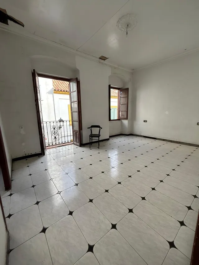 En venta casa a reformar en el centro histórico de San Roque, con local incluido — 25