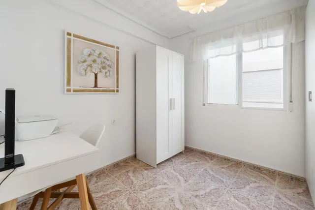 Elegante apartamento reformado de 3 dormitorios a 150 m de la playa del Cura, Torrevieja — 17