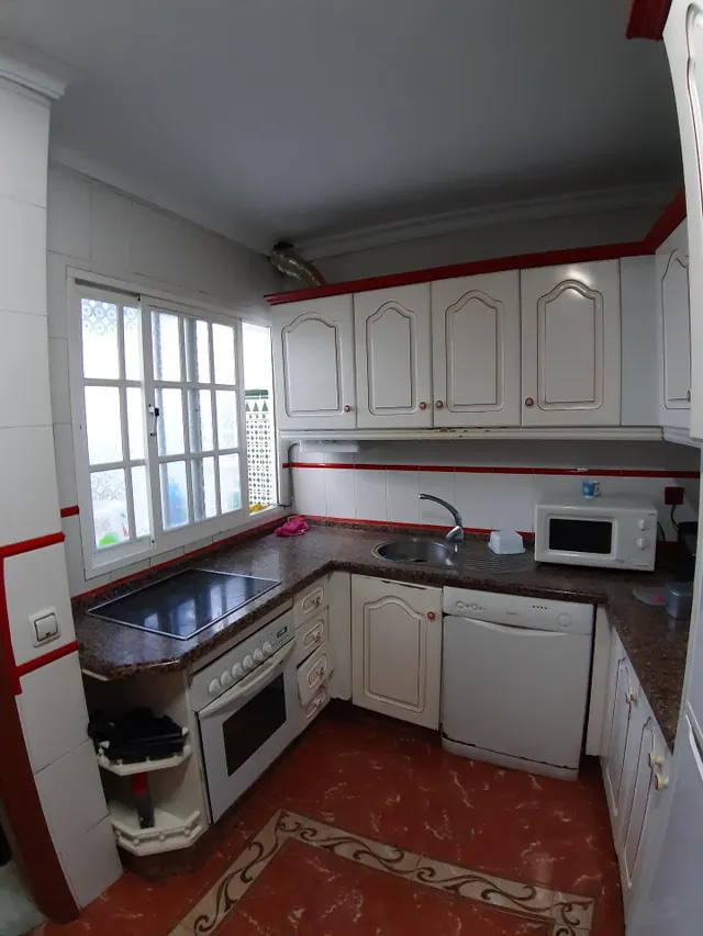 CASA MUY AMPLIA DE 4 DORMITORIOS LISTA PARA ENTRAR A VIVIR ( LAS LAGUNAS) — 22