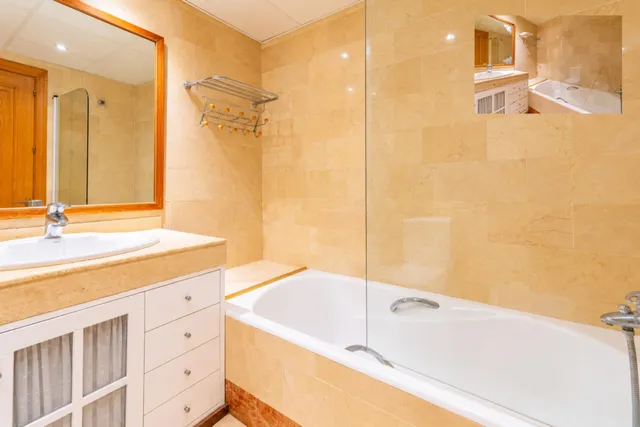 Piso con garaje y trastero en avda. mediterráneo — 32