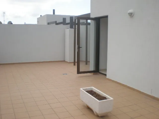 Duplex de 3 habitaciones y 2 baños con salarium de 100m2 mas