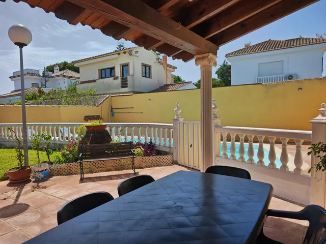 CHALET CON PISCINA EN SANCTI PETRI — 17