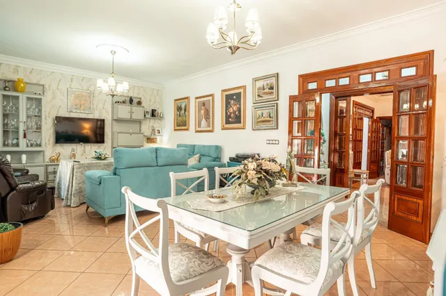 Espectacular vivienda de más de 200 m2 con 4 dormitorios, 3 baños y gran azotea — 2