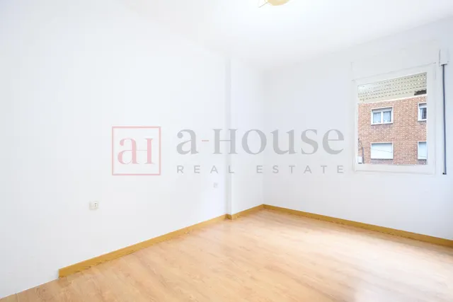 PISO PARA ENTRAR A VIVIR CON EXCELENTE UBICACIÓN EN SAGRADA FAMILIA — 21