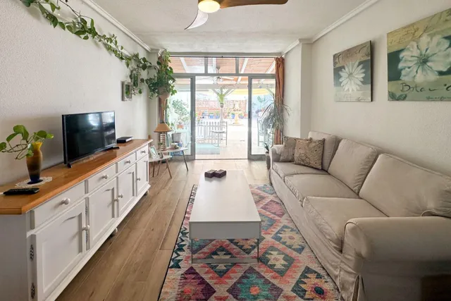 Gran apartamento en Torrevieja: 2 hab, 1 baño — 5