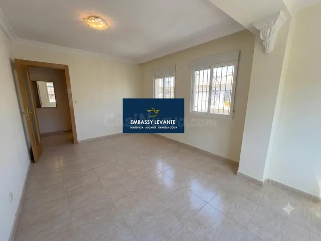 VENTA de DOS LOCALES en ZONA PREMIUM de OCIO  + vivienda de tres dormitorios  ZONA CENTRO PASEO MARITIMO — 3