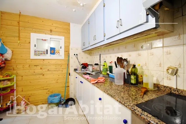 Casa luminosa y esquinera con balcón y dos terrazas, toda amueblada, en el centro — 6