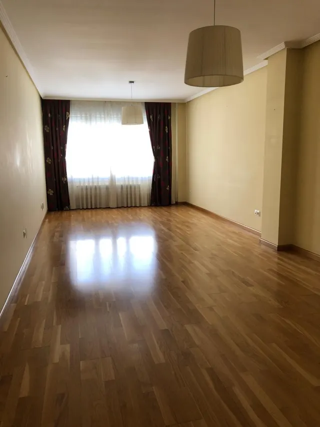 Amplio Piso en el Centro de Ponferrada - Ideal para Familias — 2