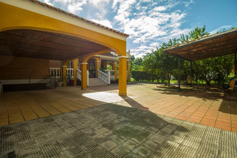 CHALET INDEPENDIENTE JUNTO AL VIEJO VIVERO EN BADAJOZ