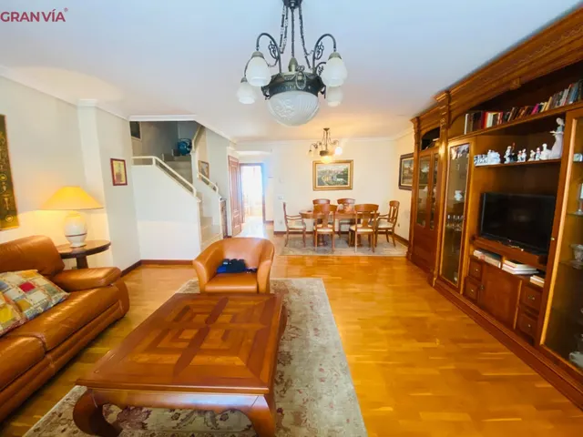Amplio unifamiliar en venta en Lardero - foto 3