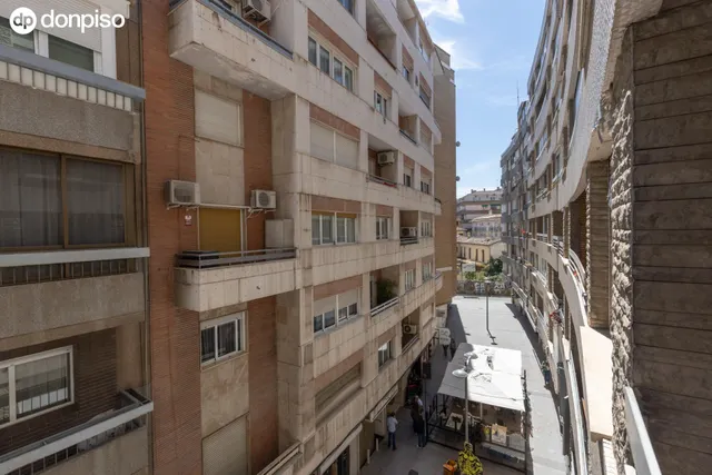 Amplia vivienda en pleno centro de Granada — 30