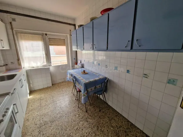 SE VENDE AMPLIO PISO DE TRES habitaciones EN VALENCIA DE DON - foto 2