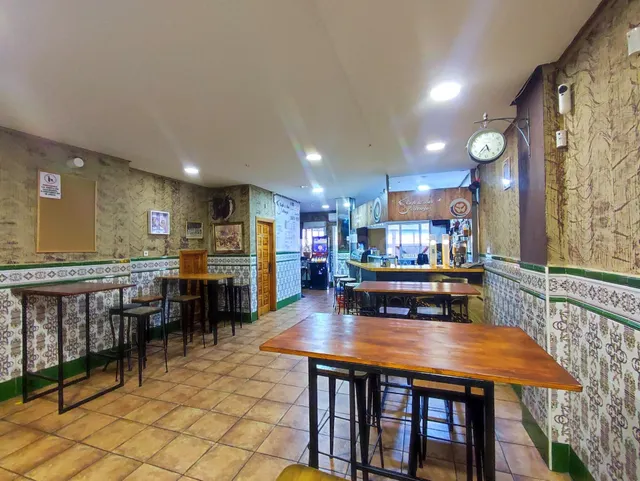 Café Bar + vivienda a la venta en Arroyo. — 2