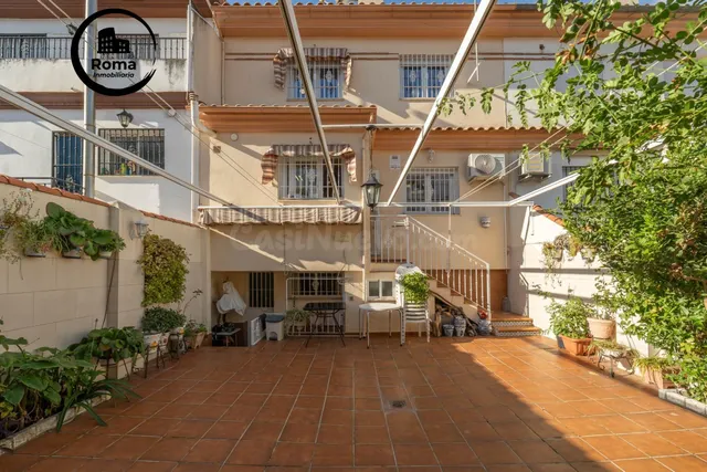 Amplia casa adosada en "la joya"....a escasos minutos del centro de Granada!! — 2