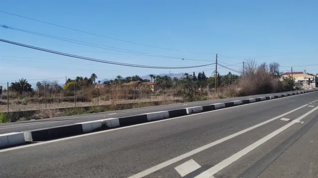 FACHADA CARRETERA DE SANTA POLA, INMEJORABLE UBICACIÓN.