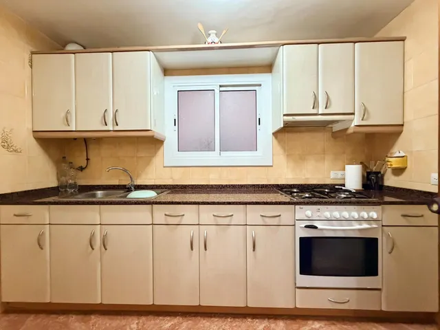 3 dormitorios, jardín, parking, piscina comunitaria. — 15