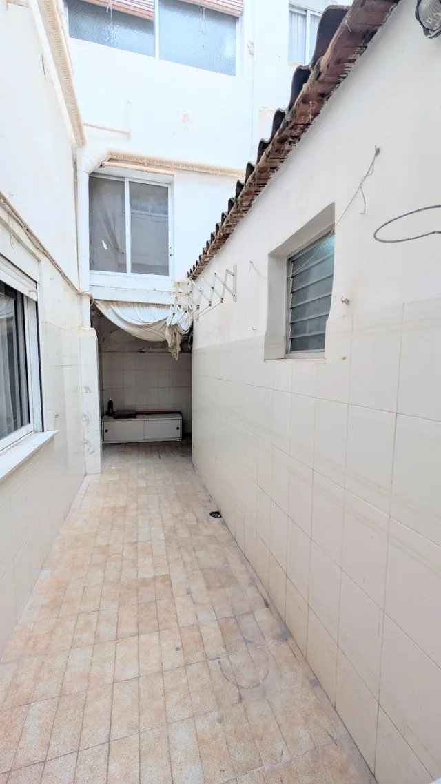 ¡Oportunidad única en la zona de Plaza de Barcelona!. Planta baja con entrada independiente y gran patio pisable. — 11